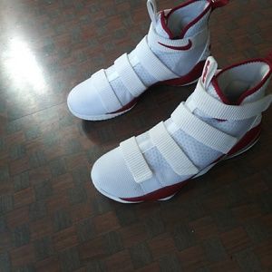 Nike Lebron soldier 11